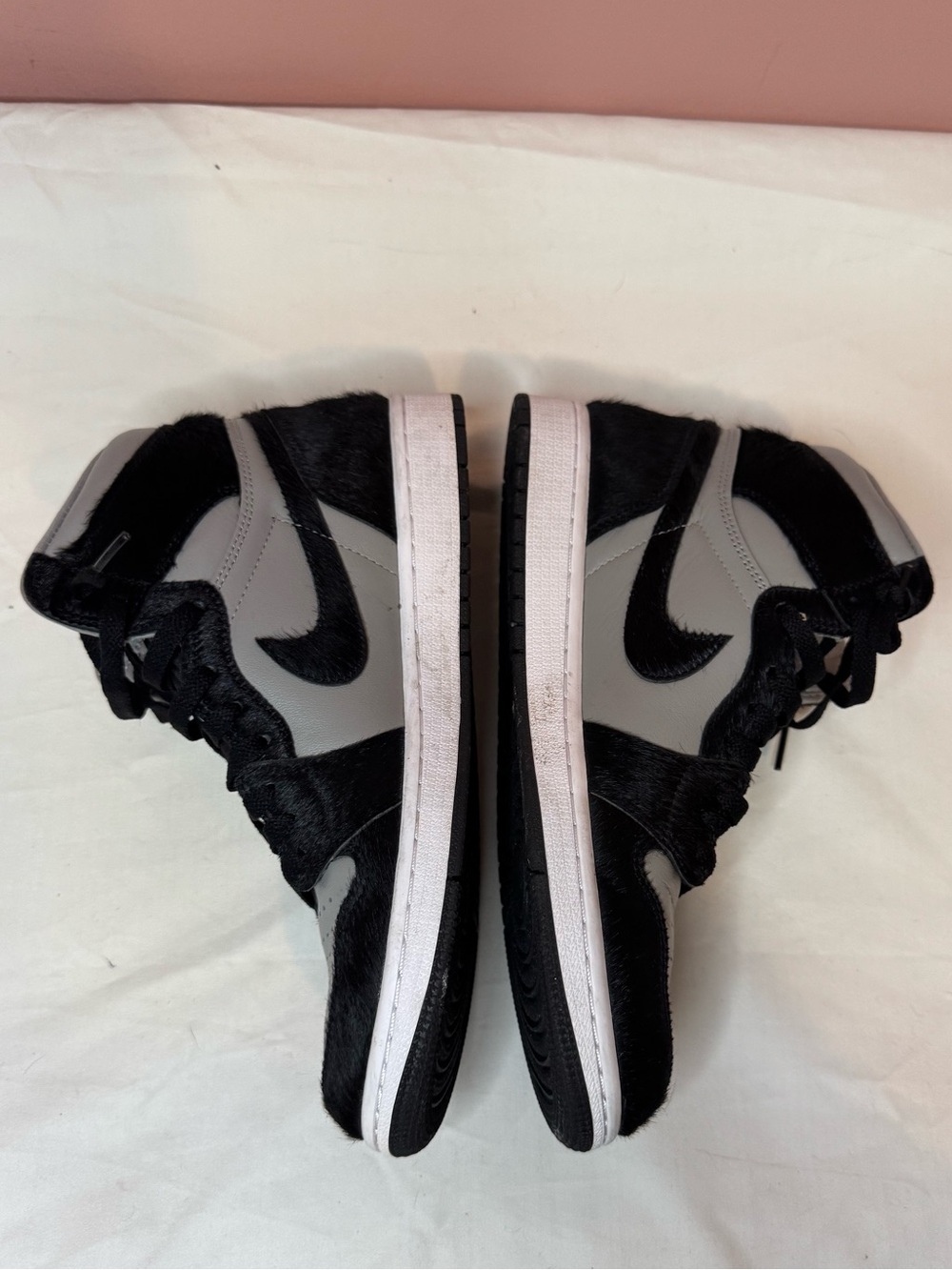 Air Jordan 1 High Top Sneakers in Gray and Black - Picture 3 of 11